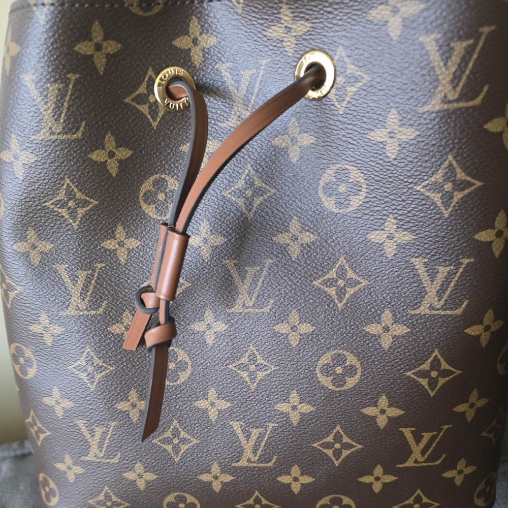 Louis Vuitton  neonoe